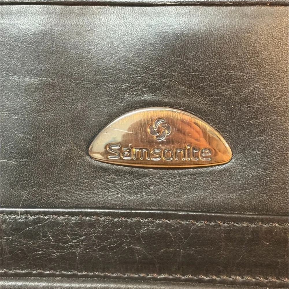 Samsonite Black Leather Expandable Briefcase Laptop 17 inch Business Travel